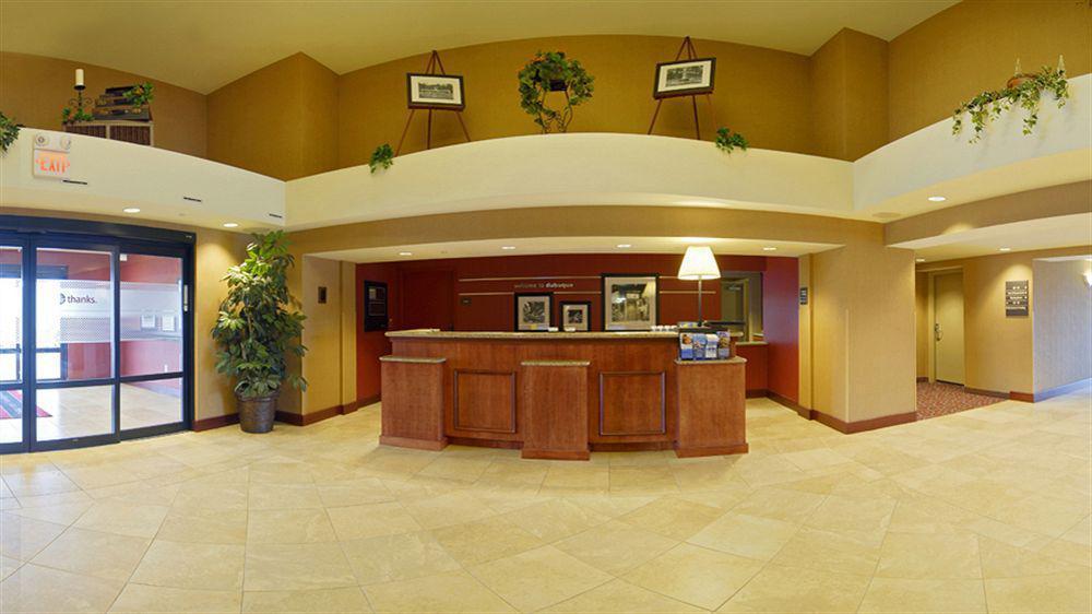 Hampton Inn Dubuque Exterior photo