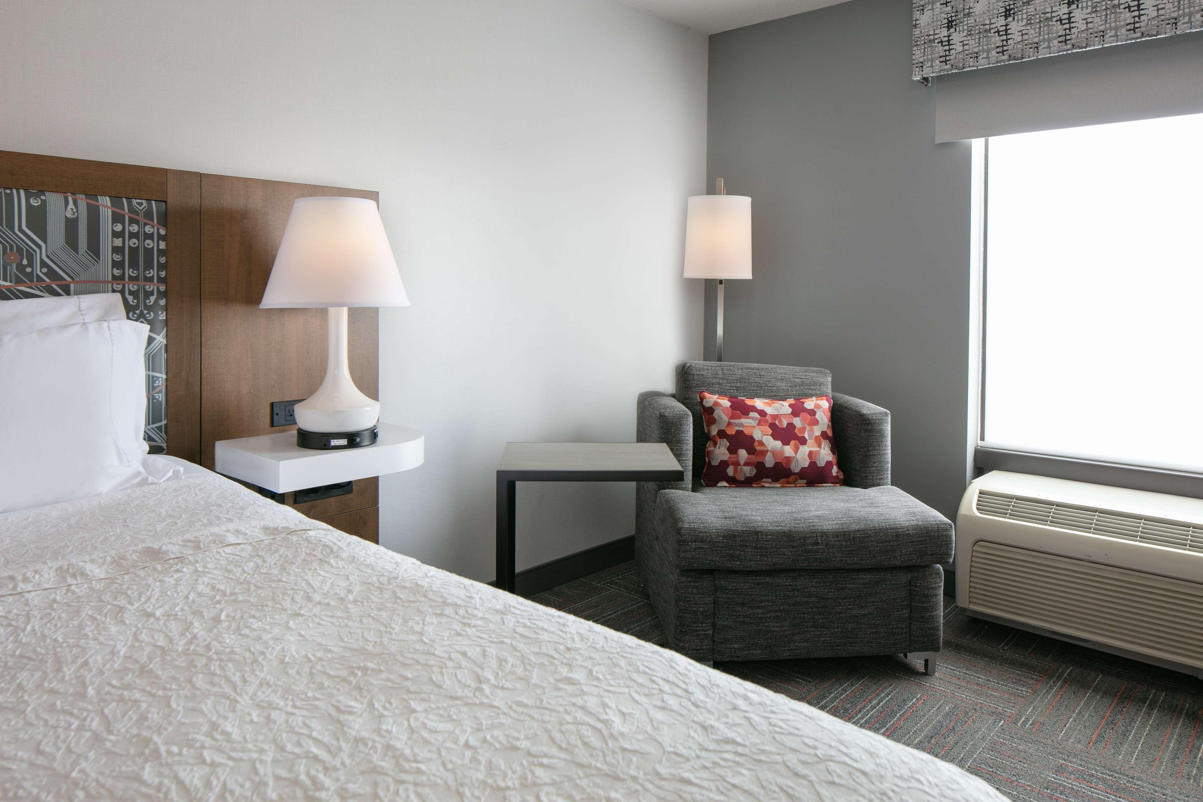Hampton Inn Dubuque Exterior photo
