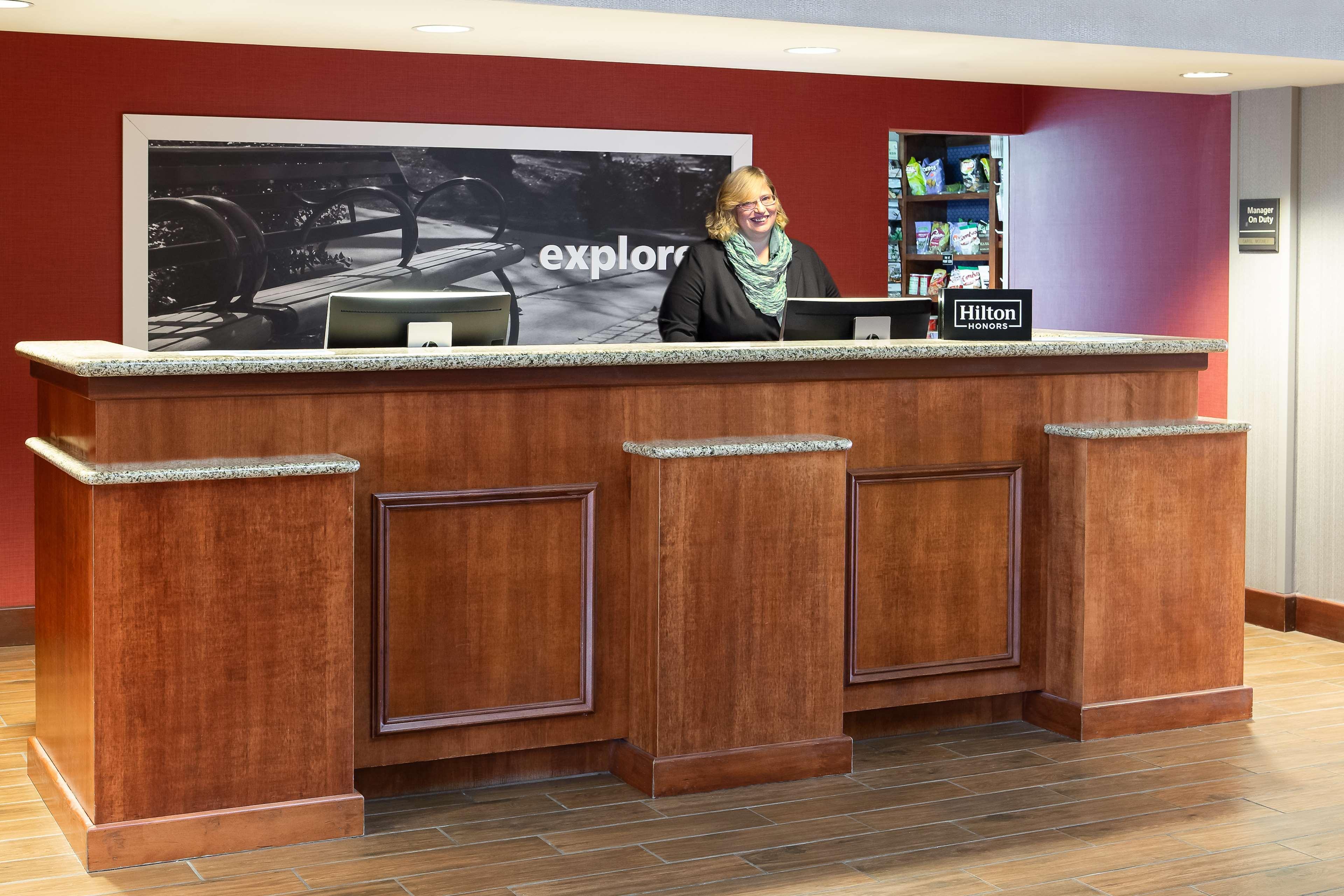 Hampton Inn Dubuque Exterior photo