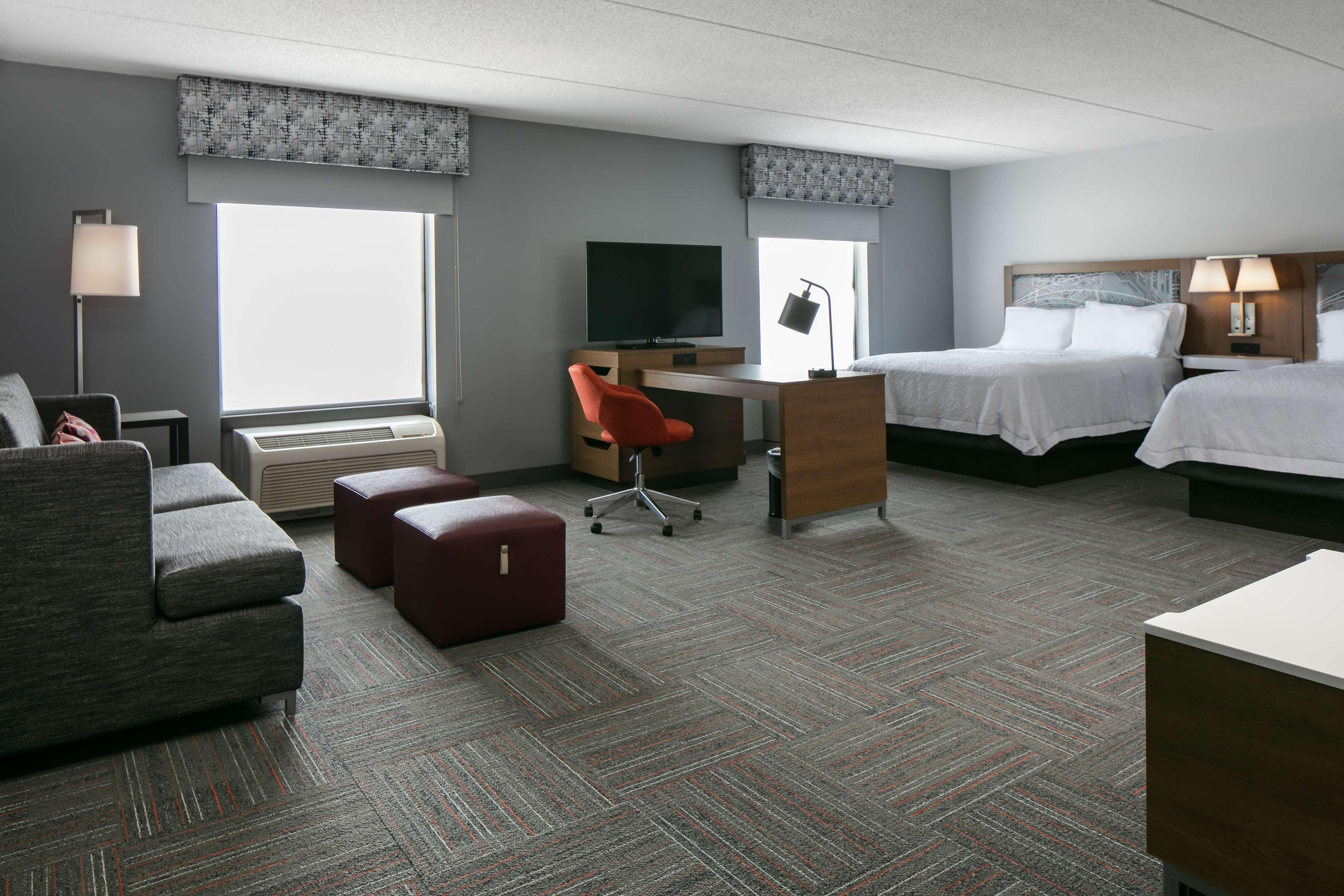 Hampton Inn Dubuque Exterior photo