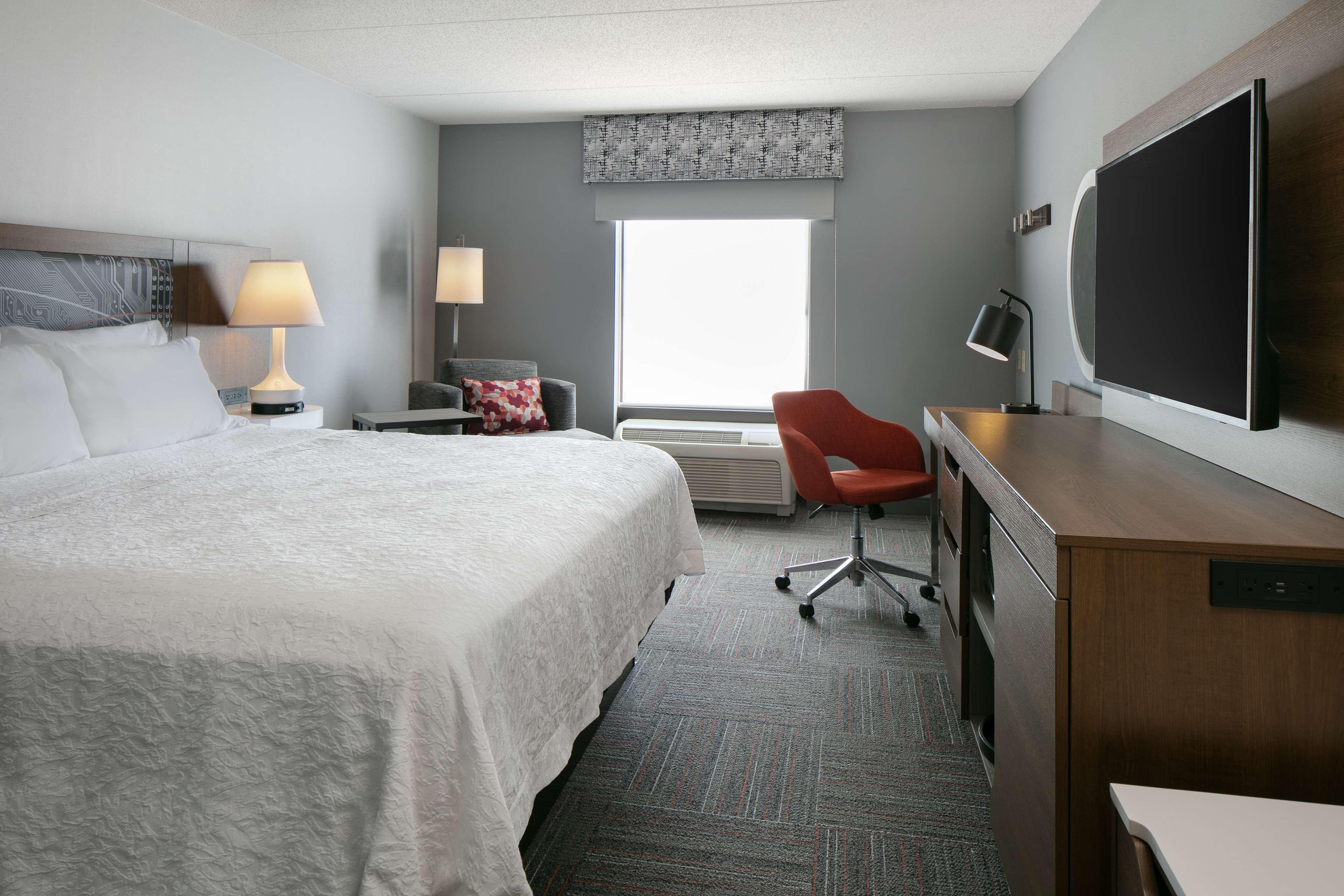 Hampton Inn Dubuque Exterior photo