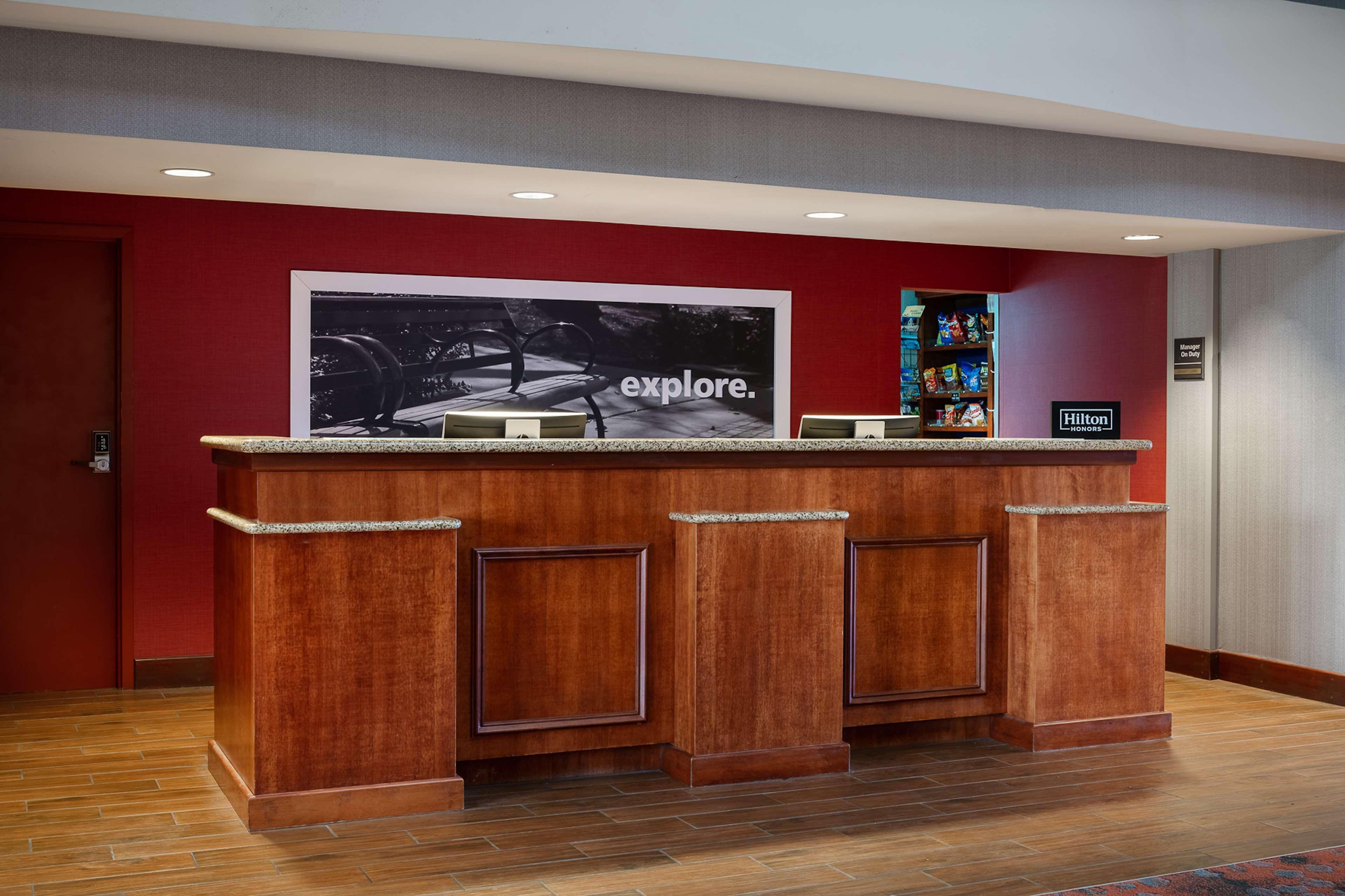 Hampton Inn Dubuque Exterior photo