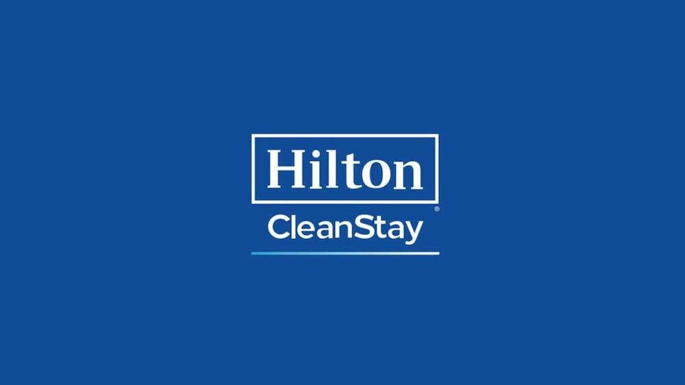 Hampton Inn Dubuque Exterior photo