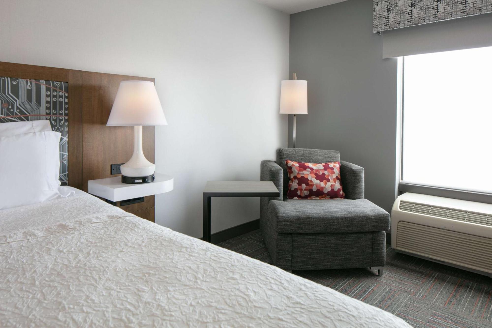 Hampton Inn Dubuque Exterior photo