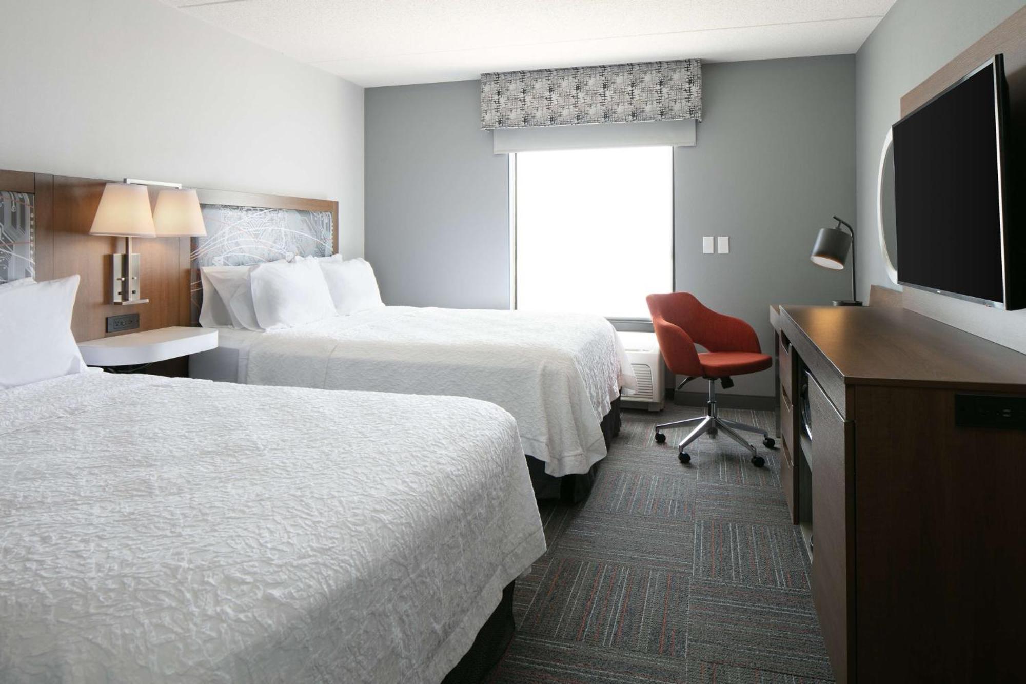 Hampton Inn Dubuque Exterior photo