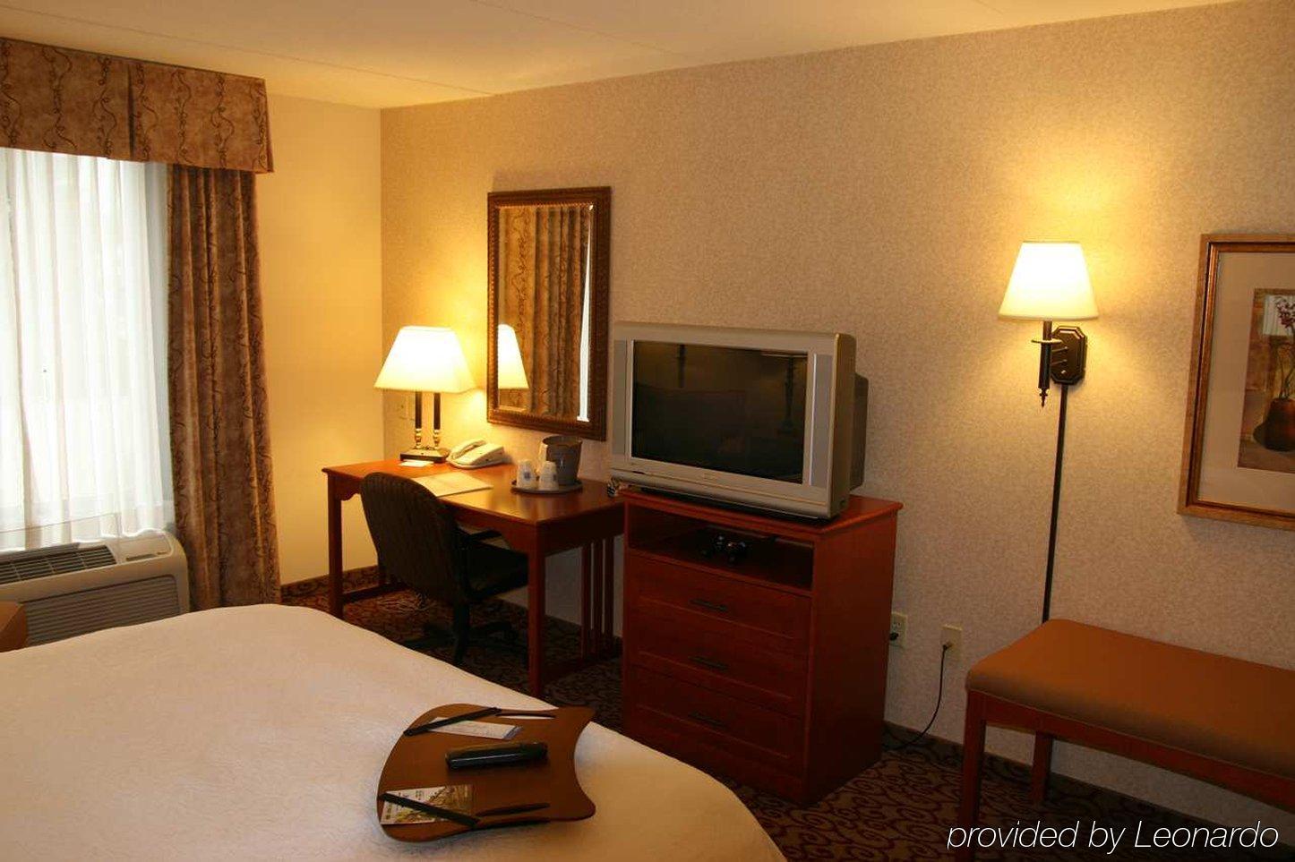 Hampton Inn Dubuque Room photo