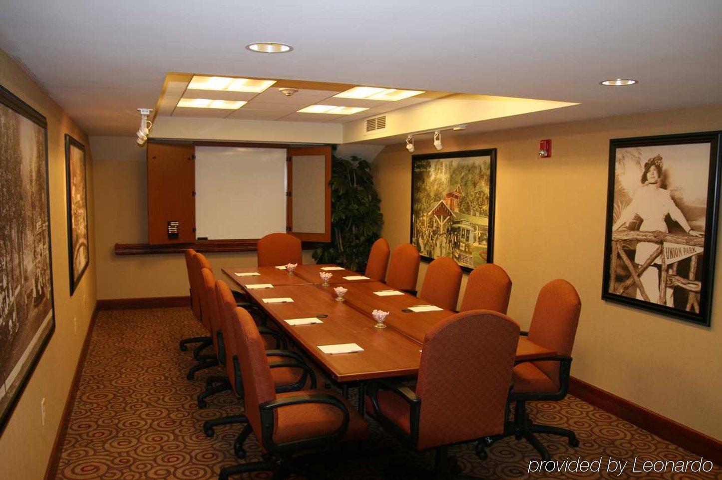 Hampton Inn Dubuque Business photo