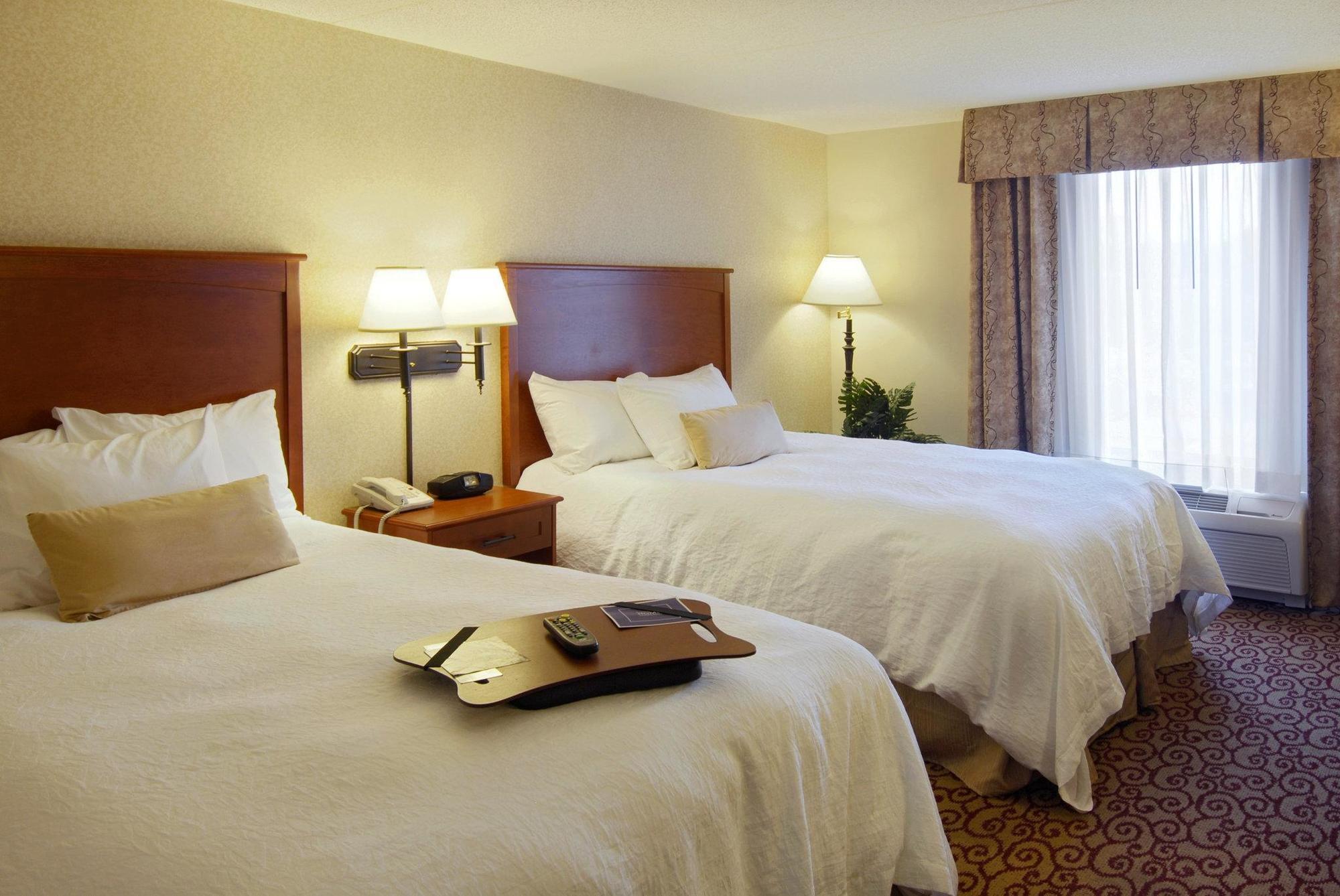 Hampton Inn Dubuque Exterior photo