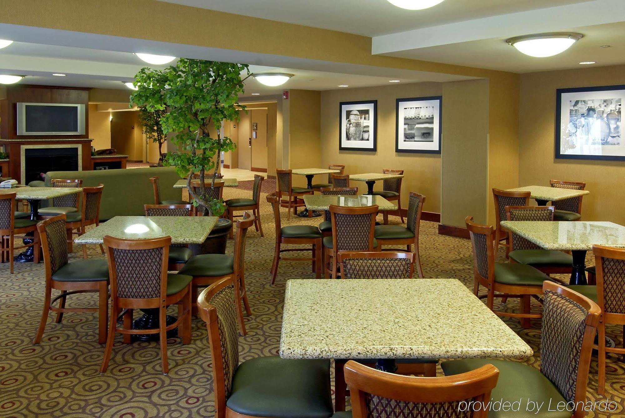 Hampton Inn Dubuque Exterior photo