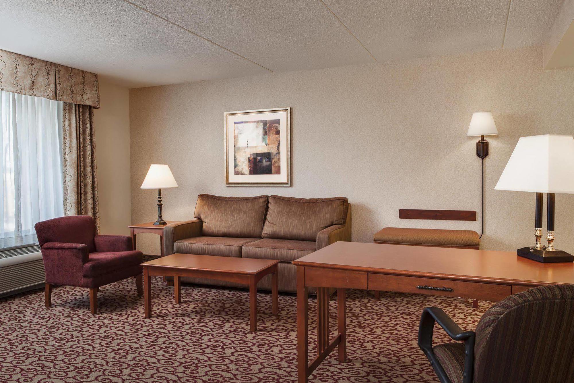 Hampton Inn Dubuque Exterior photo